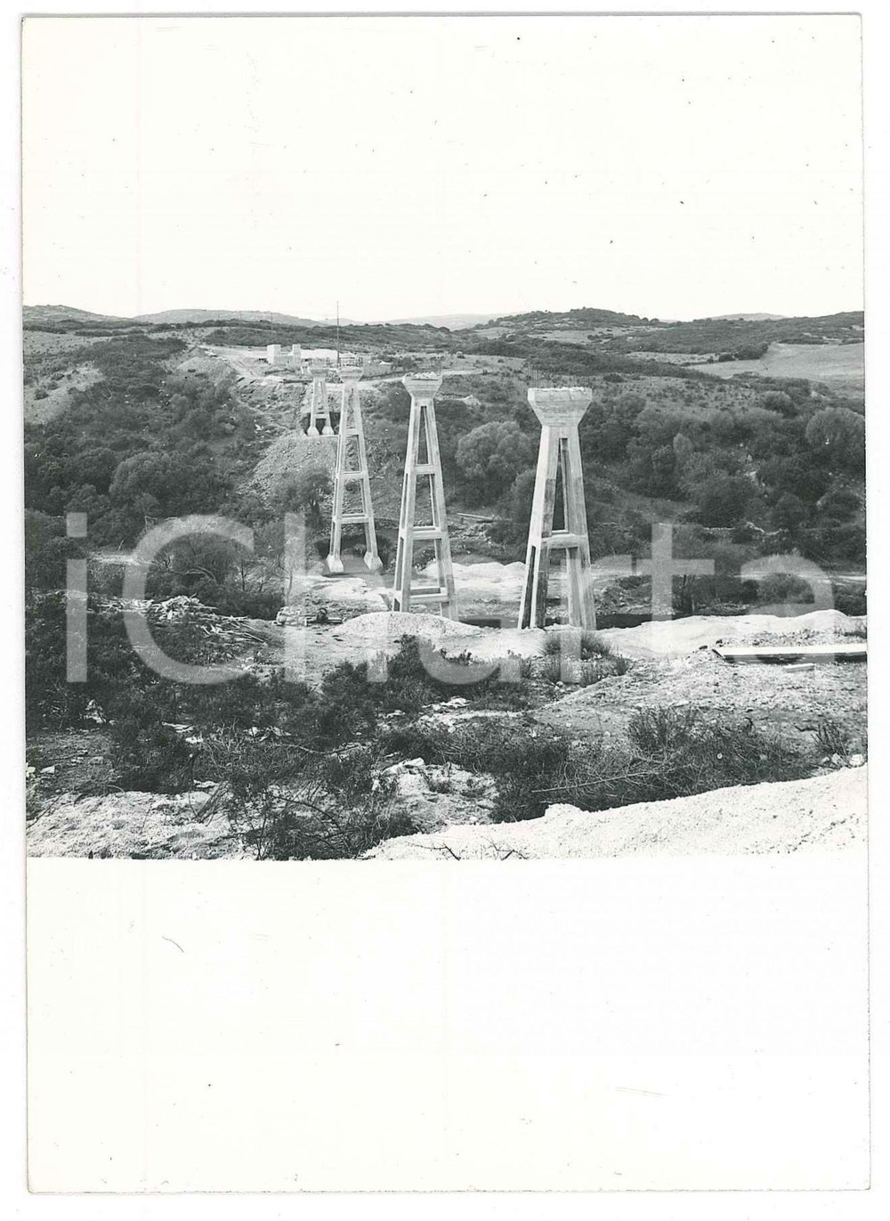 Fotografia d epoca originale 1965 ca SARDEGNA GALLURA  Ponte Canale 2  Fondazione e pile  Fotografia 10x15 1