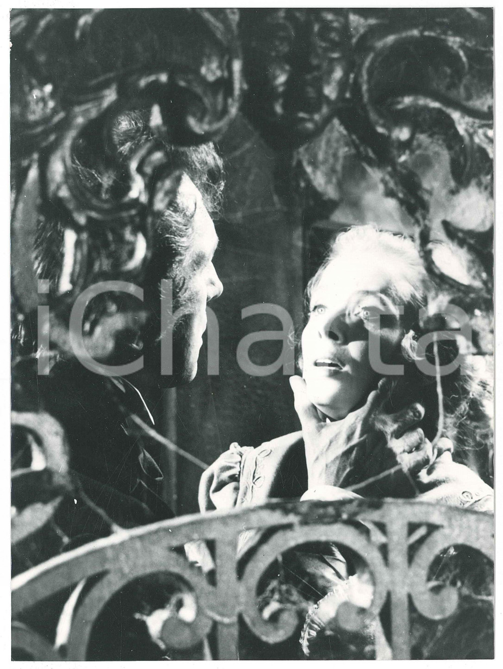 Fotografia d epoca originale 1940 ca CINEMA ITALIA Film in costume  Coppia in un castello  Foto di scena 1