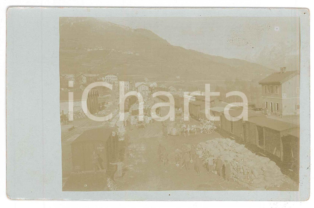 Fotografia d epoca originale 1910 ca s. l. FERROVIE Treni merci  Carrozze  Foto ANIMATA militari 14x9 cm 1