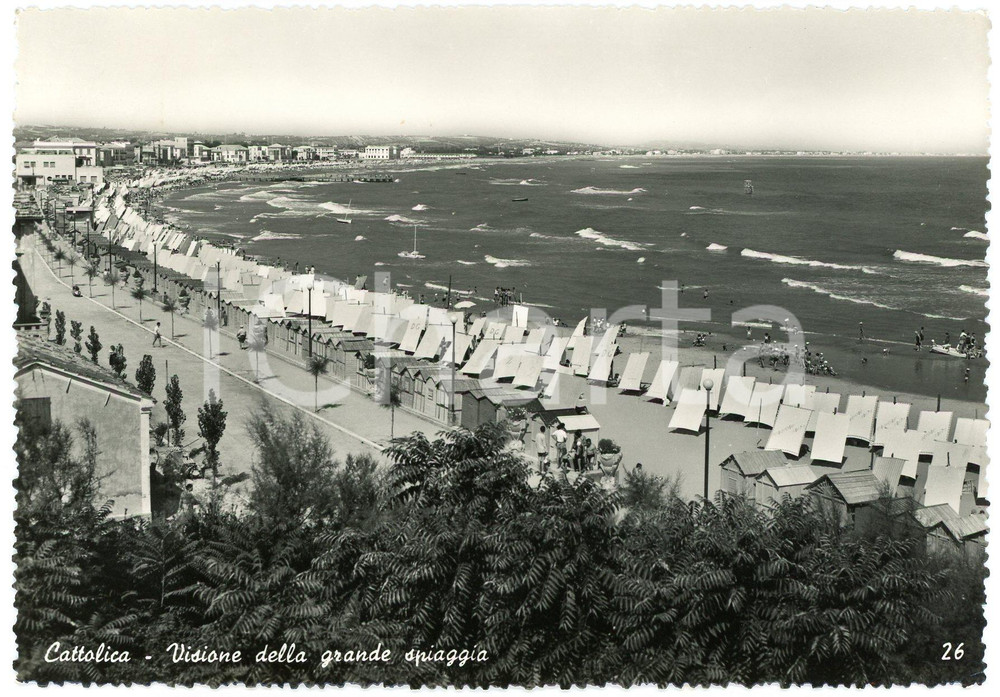 Cartolina originale da collezione 1955 CATTOLICA RN Visione della Grande Spiaggia  Cartolina ANIMATA FG VG 1