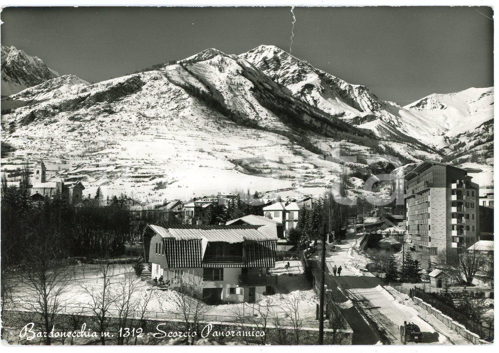 1964 BARDONECCHIA (TO) Scorcio panoramico - Cartolina ANIMATA FG VG Cartolina d'epoca viaggiata  POOR/danneggiato Piegatura all'angolo inferiore sinistro, strappo al margine superiore Formato: 15x10 cm originale e autentica 1