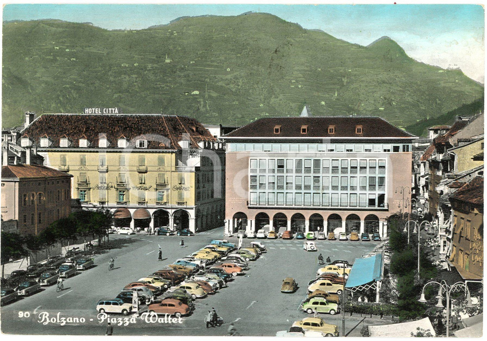 Cartolina originale da collezione 1958 BOLZANO Piazza Walther e Hotel CittÃ   Cartolina ANIMATA FG VG 1