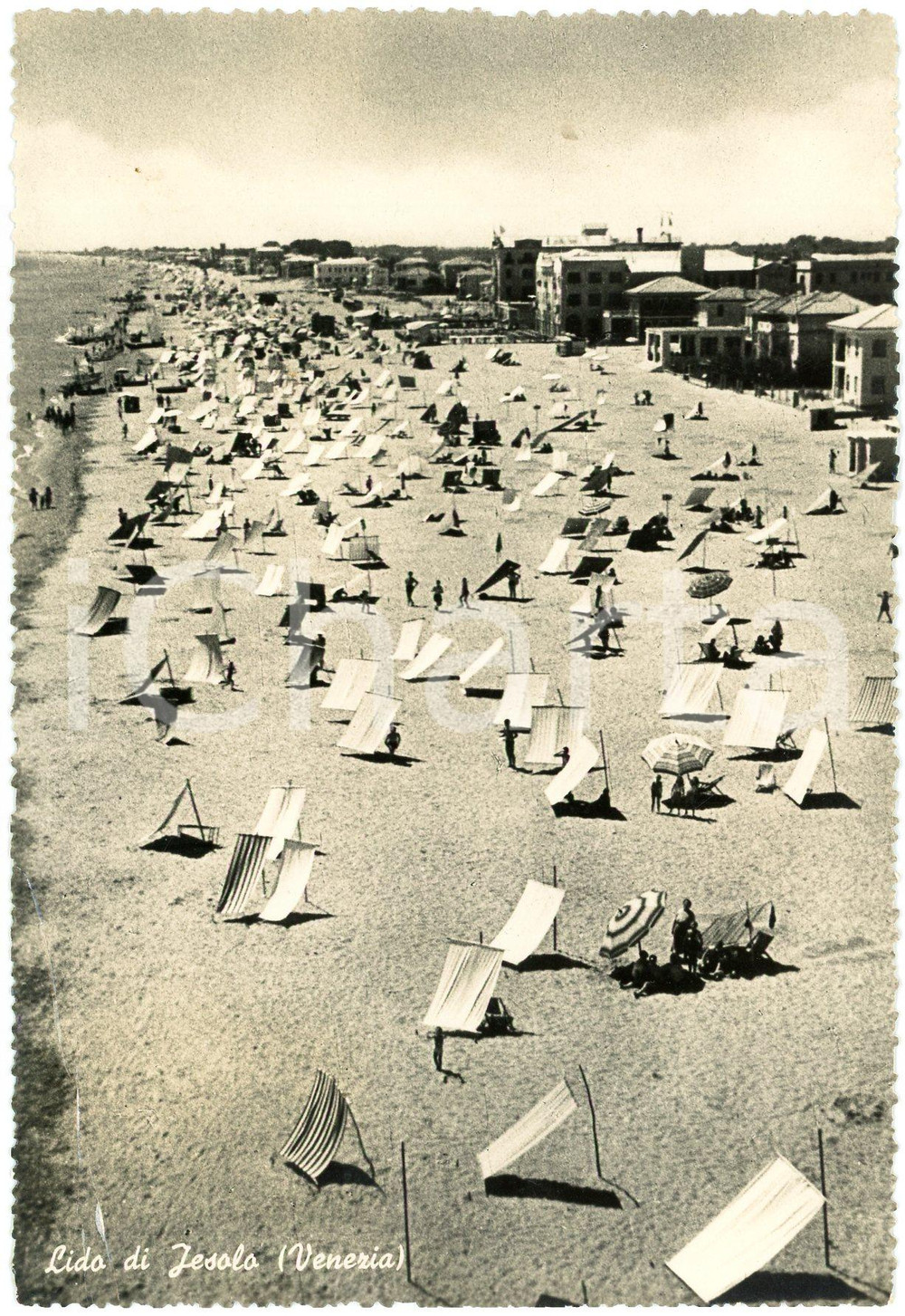 Cartolina originale da collezione 1950 ca LIDO DI JESOLO VE Panorama della spiaggia  Cartolina ANIMATA 1