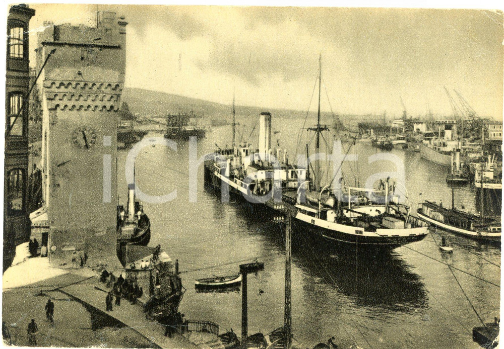 Cartolina originale da collezione 1952 SAVONA Torre Leon Pancaldo e Imbarcazioni nel Porto  Cartolina ANIMATA 1