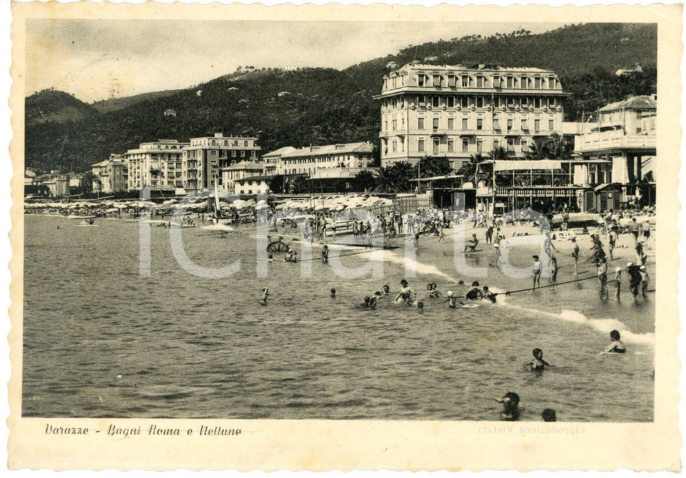 Cartolina originale da collezione 1940 VARAZZE SV Bagnanti presso stabilimenti Roma e Nettuno  Cartolina FG VG 1