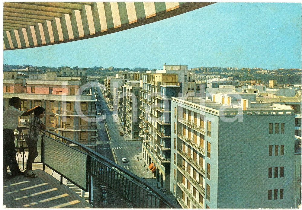 Cartolina originale da collezione 1965 SIRACUSA Corso Gelone da un balcone  Cartolina ANIMATA FG VG 1