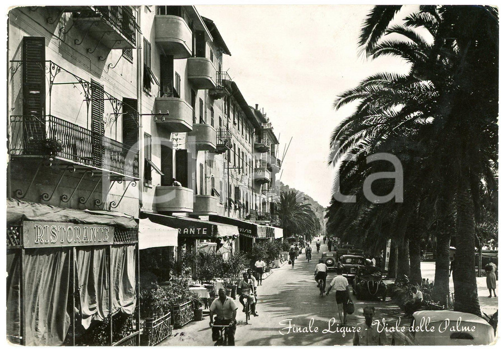 Cartolina originale da collezione 1950 ca FINALE LIGURE In bicicletta su Viale delle Palme  Cartolina ANIMATA FG 1