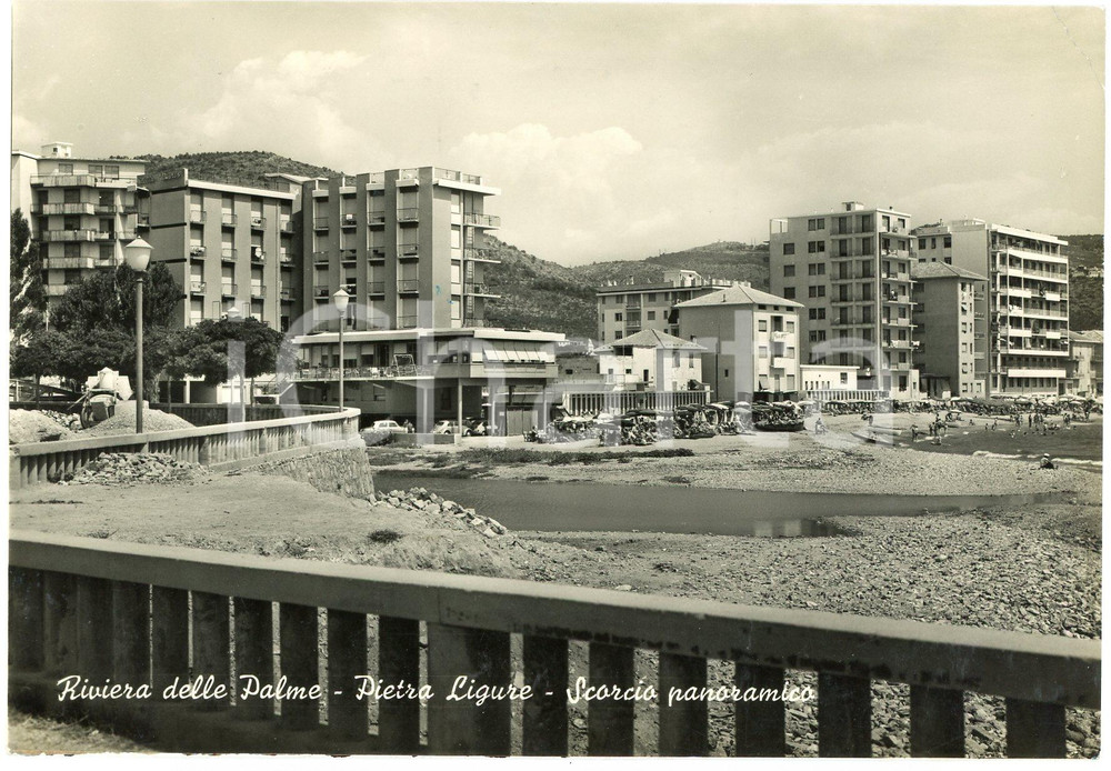 Cartolina originale da collezione 1961 PIETRA LIGURE SV Bagnanti sulla spiaggia  Cartolina ANIMATA FG VG 1