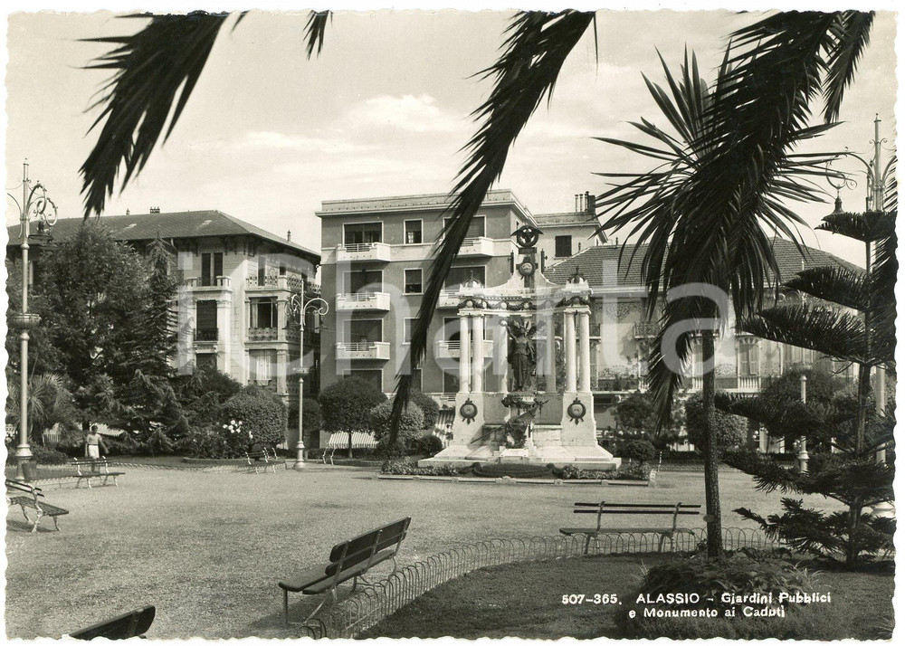 Cartolina originale da collezione 1951 ALASSIO SV Giardini pubblici e Monumento ai Caduti  Cartolina FG VG 1