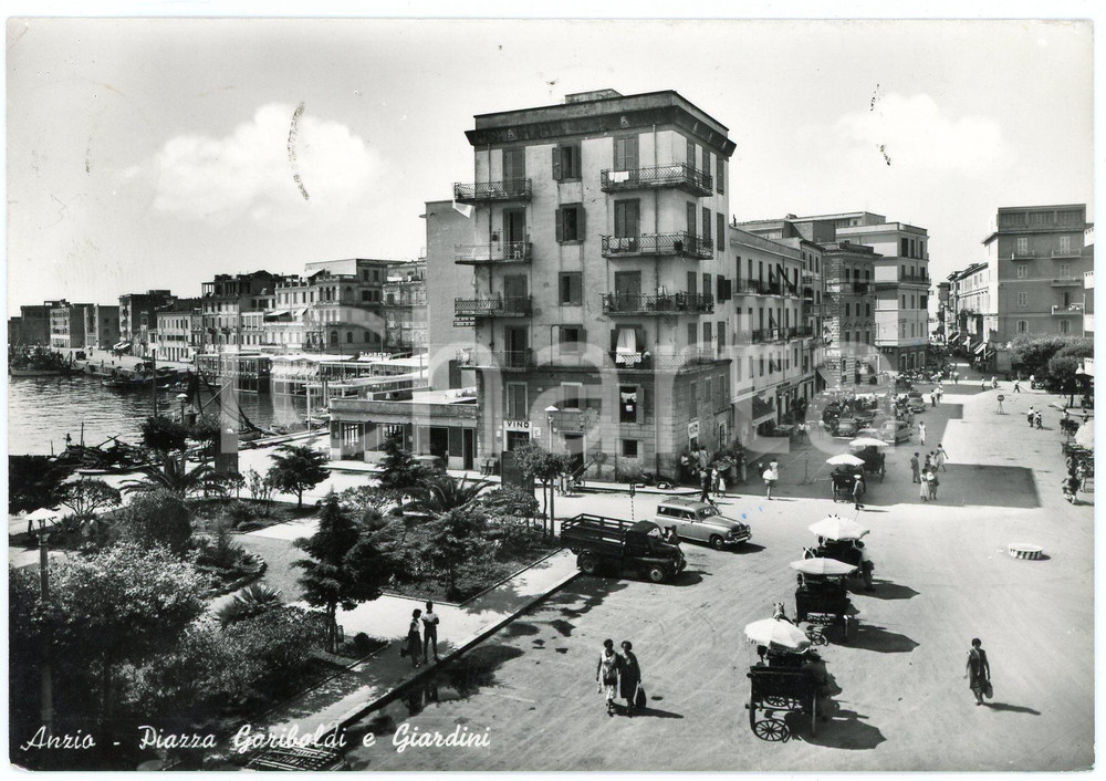 Cartolina originale da collezione 1958 ANZIO RM Carrozze nei giardini di Piazza Garibaldi  Cartolina FG VG 1