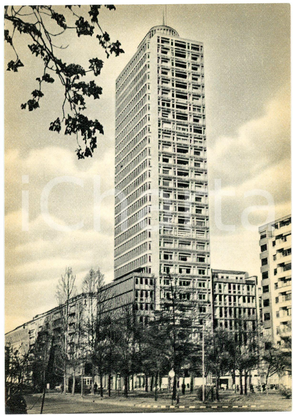 Cartolina originale da collezione 1955 MILANO Torre Breda vista da Piazza della Repubblica  Cartolina FG NV 1