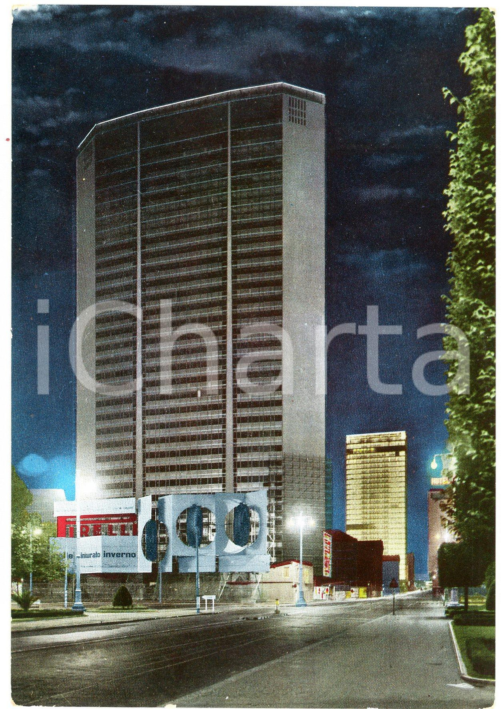 Cartolina originale da collezione 1963 MILANO Grattacielo Pirelli  Panorama notturno  Cartolina FG VG 1
