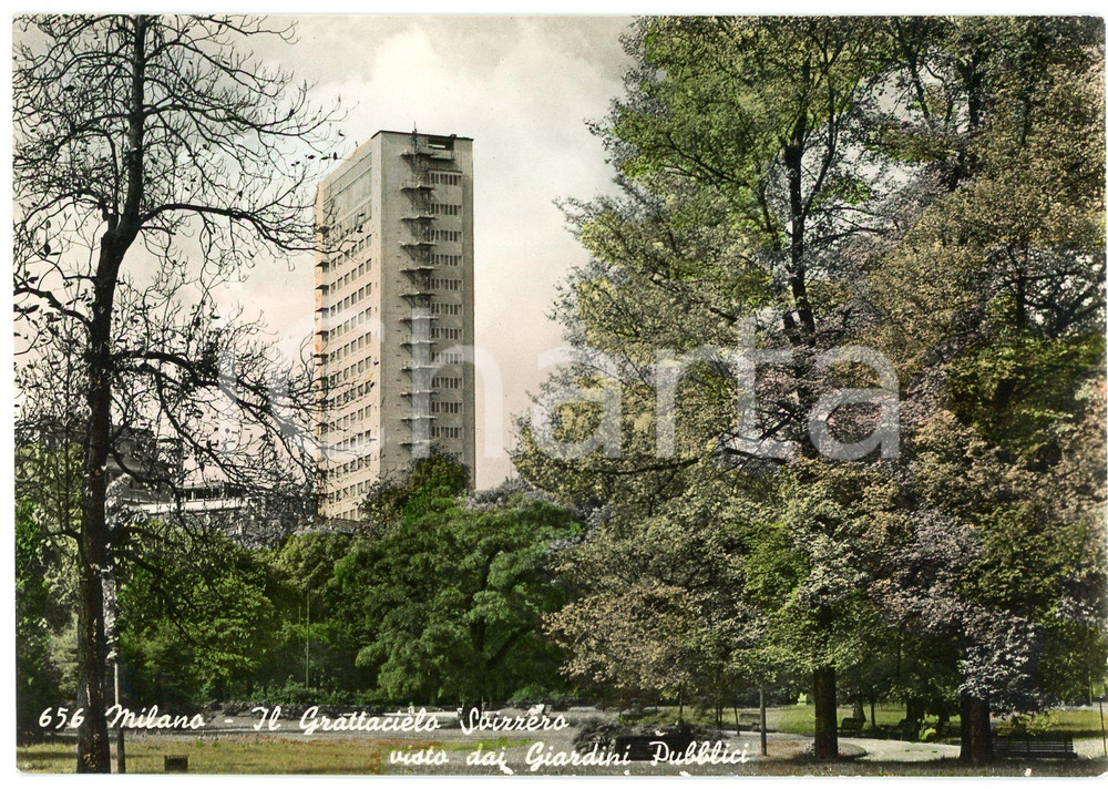 Cartolina originale da collezione 1956 MILANO Centro Svizzero visto dai giardini pubblici  Cartolina FG VG 1