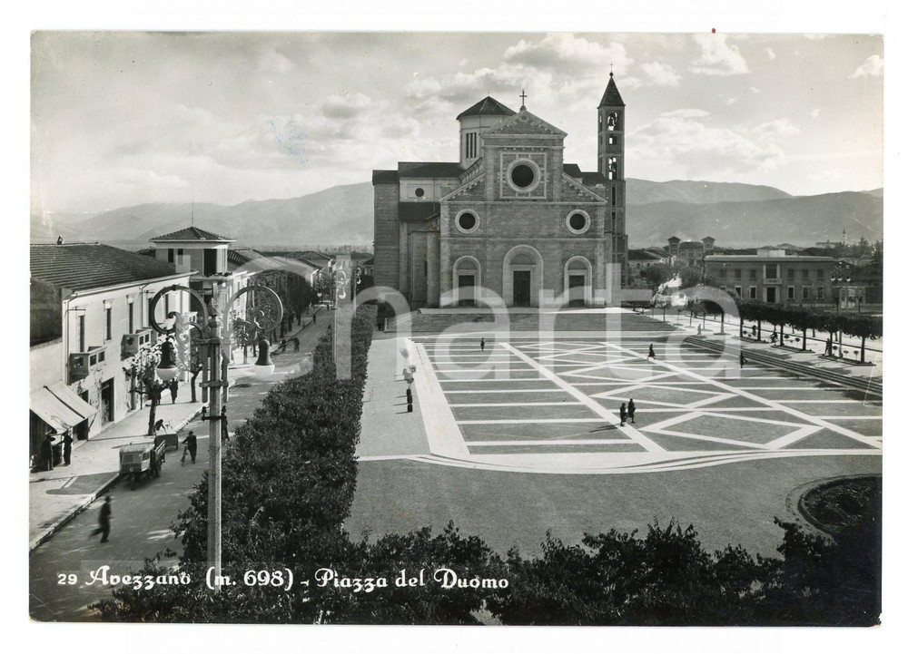 Cartolina originale da collezione 1956 AVEZZANO AQ Piazza del Duomo Panorama  Cartolina ANIMATA FG VG 1