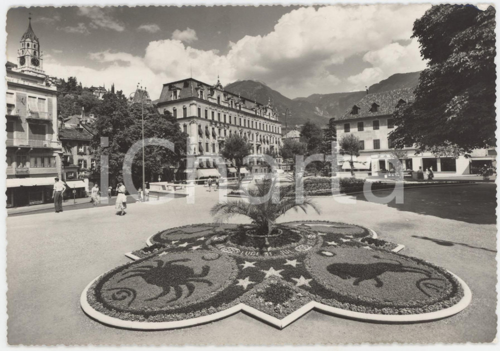 Cartolina originale da collezione 1958 MERANO Piazza della Rena e Palazzo Esplanade  Cartolina ANIMATA FG VG 1