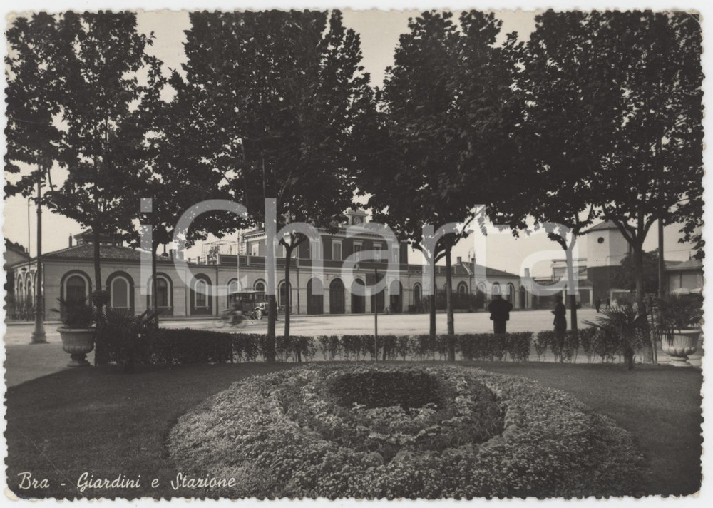Cartolina originale da collezione 1956 BRA Giardini Pubblici e la Stazione Ferroviaria  Cartolina ANIMATA FG VG 1