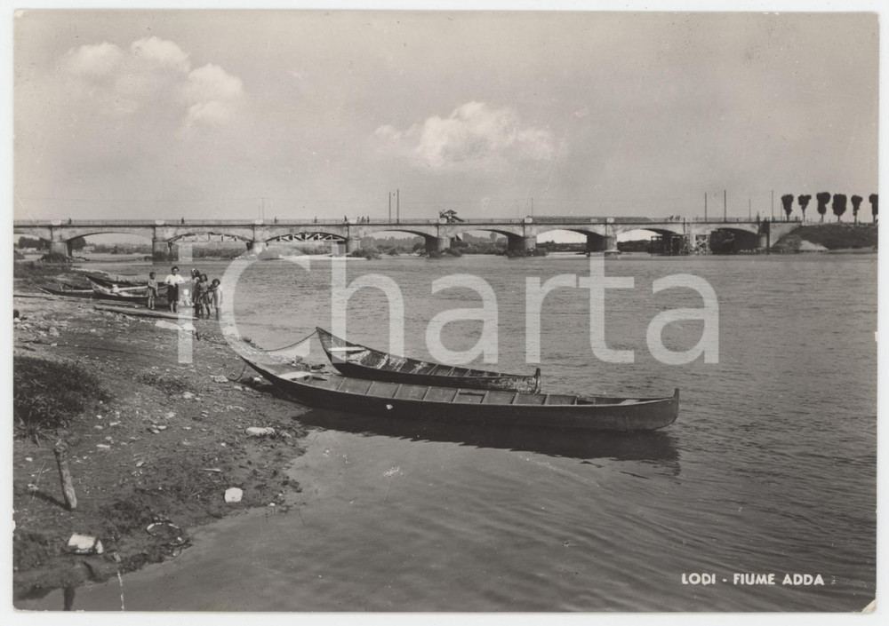 Cartolina originale da collezione 1950 ca LODI Fiume Adda  Bambini e barca  Ponte Napoleone Bonaparte Cartolina 1