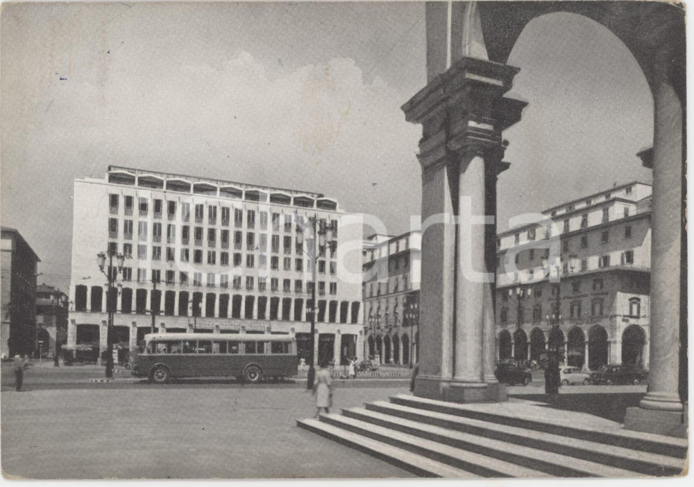 Cartolina originale da collezione 1960 LIVORNO Palazzo Grande in Piazza Grande  Cartolina FG VG 1