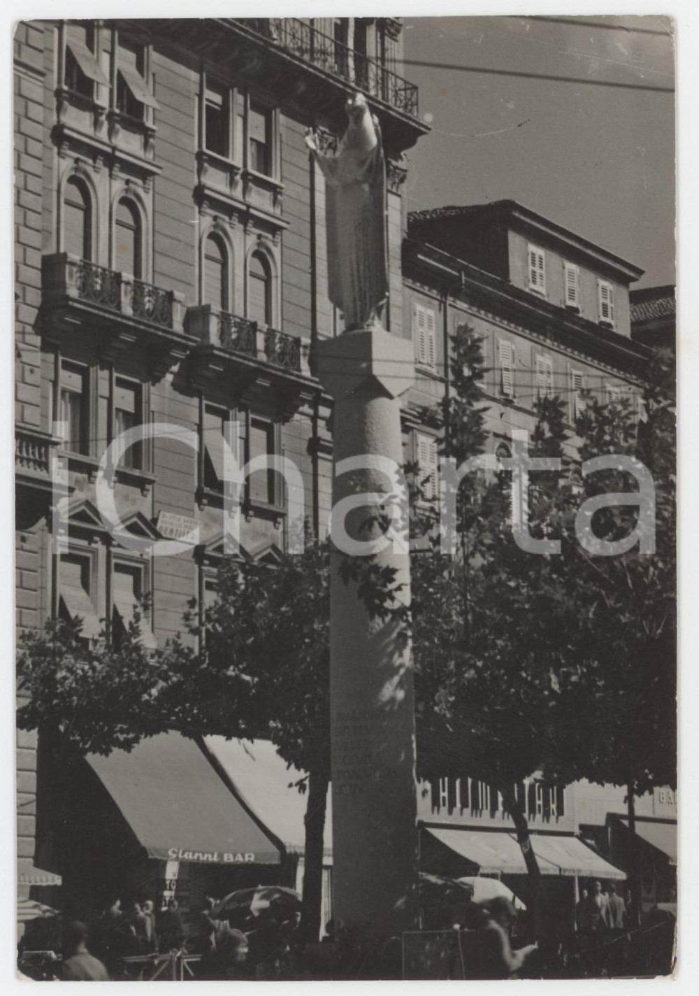 Cartolina originale da collezione 1958 TRIESTE Colonna Mariana in Piazza Garibaldi  Bar Gianni  Cartolina FG VG 1