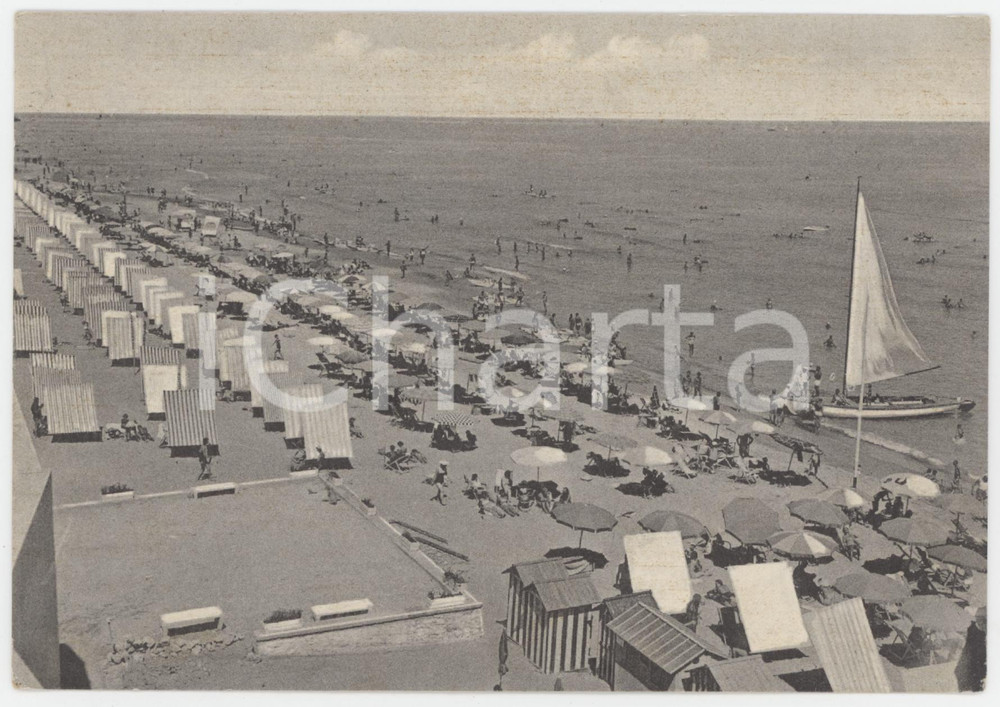 Cartolina originale da collezione 1963 BELLARIA  IGEA MARINA Bagnanti sulla spiaggia  Cartolina FG VG 1