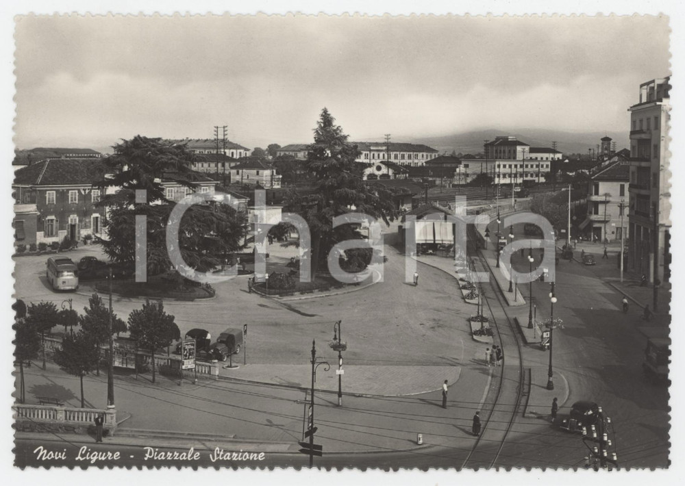 Cartolina originale da collezione 1950 ca NOVI LIGURE Torpedone nel Piazzale della Stazione  Cartolina ANIMATA FG 1