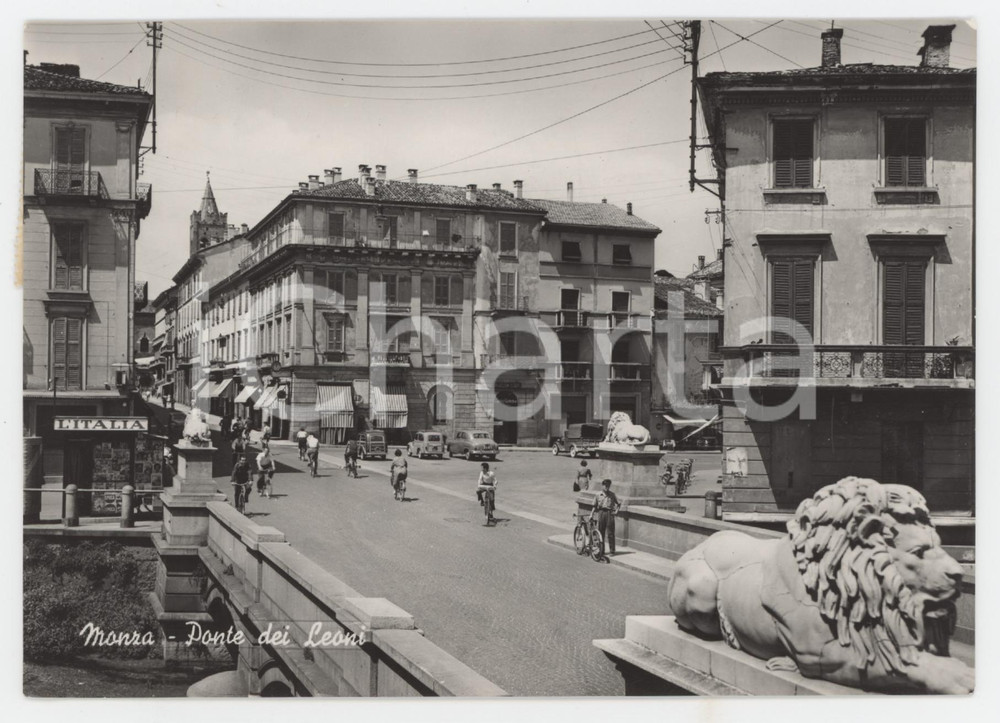 Cartolina originale da collezione 1953 MONZA Ciclisti sul Ponte dei Leoni  Cartolina ANIMATA FG VG 1
