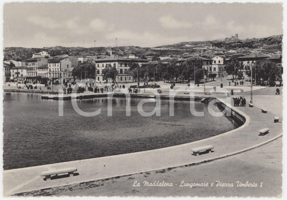 Cartolina originale da collezione 1955 LA MADDALENA Lungomare e Piazza Umberto I  Cartolina ANIMATA FG VG 1