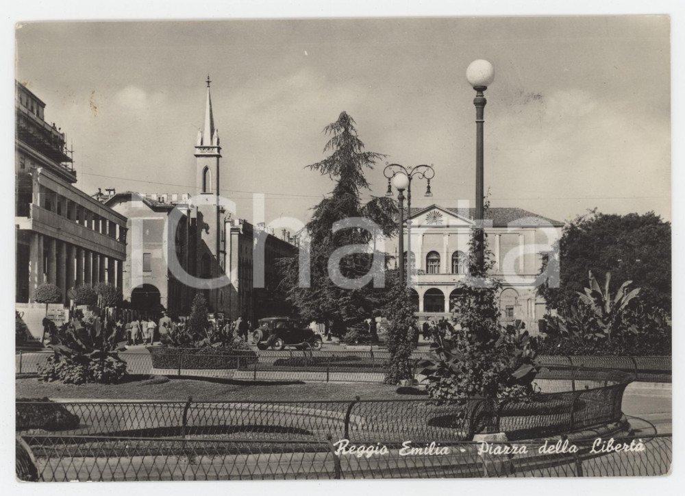 1950 ca REGGIO EMILIA Piazza della Libertà - Cartolina ANIMATA FG VG