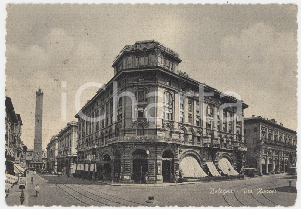 Cartolina originale da collezione 1950ca BOLOGNA Via Rizzoli e Torre degli Asinelli  Cartolina ANIMATA 1