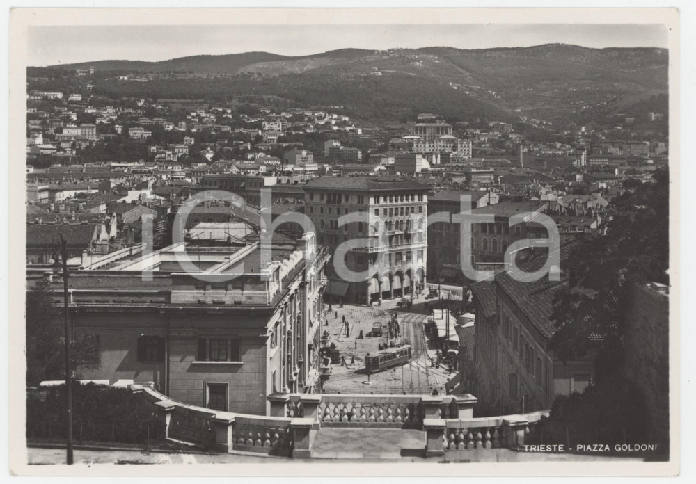 Cartolina originale da collezione 1950 ca TRIESTE Tram in Piazza Goldoni  Cartolina ANIMATA FG NV 1