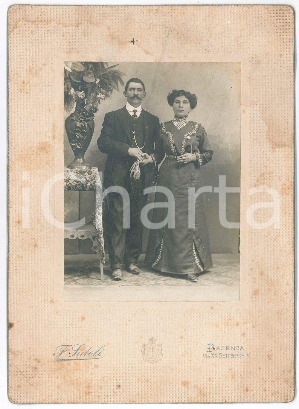 Fotografia d epoca originale 1900 ca PIACENZA Famiglia DRAGHI  Coppia di sposi  Foto Francesco SIDOLI 16x23 1