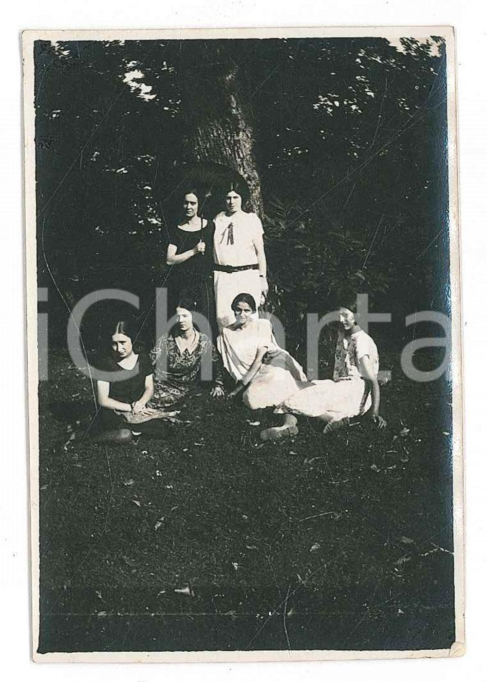 Fotografia d epoca originale 1925 GIGNESE VB PARUSCIOLA  Giovani donne in giardino 2 Foto 6x8 cm 1