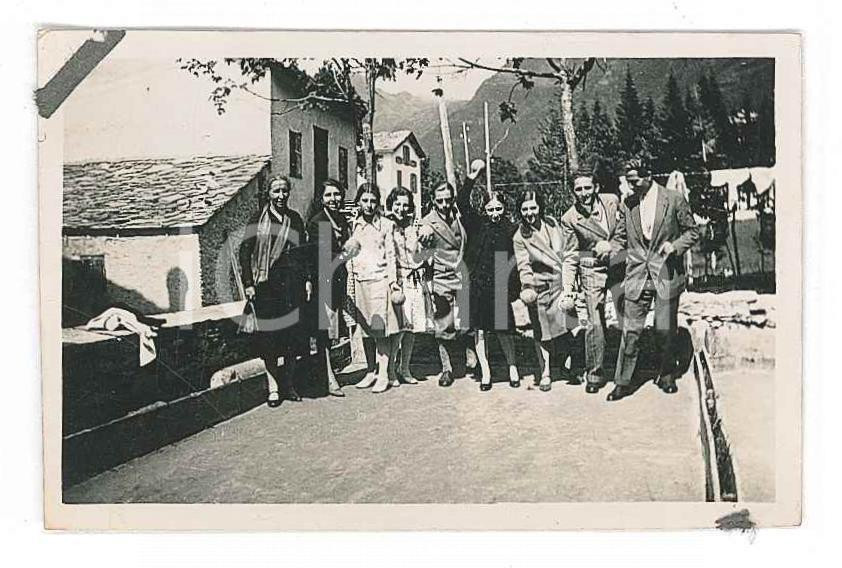 Fotografia d epoca originale 1929 MADESIMO SO Albergo Cascata  Famiglia al campo di bocce Foto 6x4 cm 1