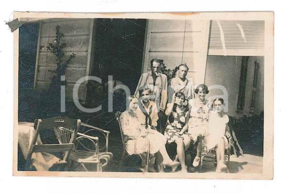 Fotografia d epoca originale Agosto 1928 LAVAGNA GE Famiglia in veranda Foto anonima 8x6 cm 1