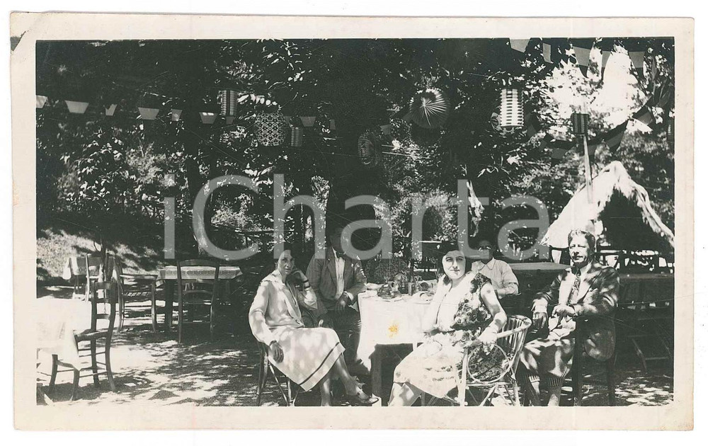Fotografia d epoca originale 1930 GIGNESE La Nuova PARUSCIOLA  Villa Ristorante SAVOIA  Foto in giardino 1