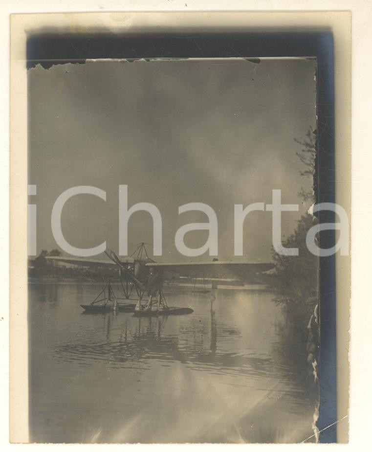 Fotografia d epoca originale 1920 ca AVIAZIONE  ITALIA  Idrovolante con pilota Foto 9x11 cm 1