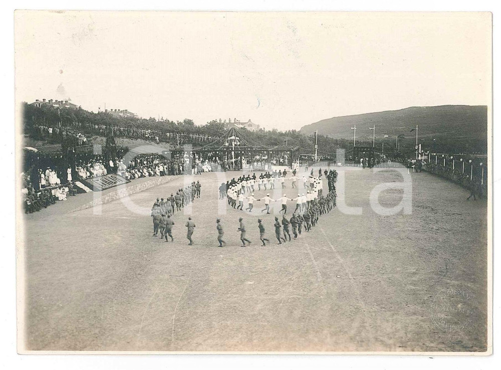 Fotografia d epoca originale 1915 ca s.l. Parata militare con tribuna ITALIA Foto RARA E. HOSHITA VLADIVOSTOK 1