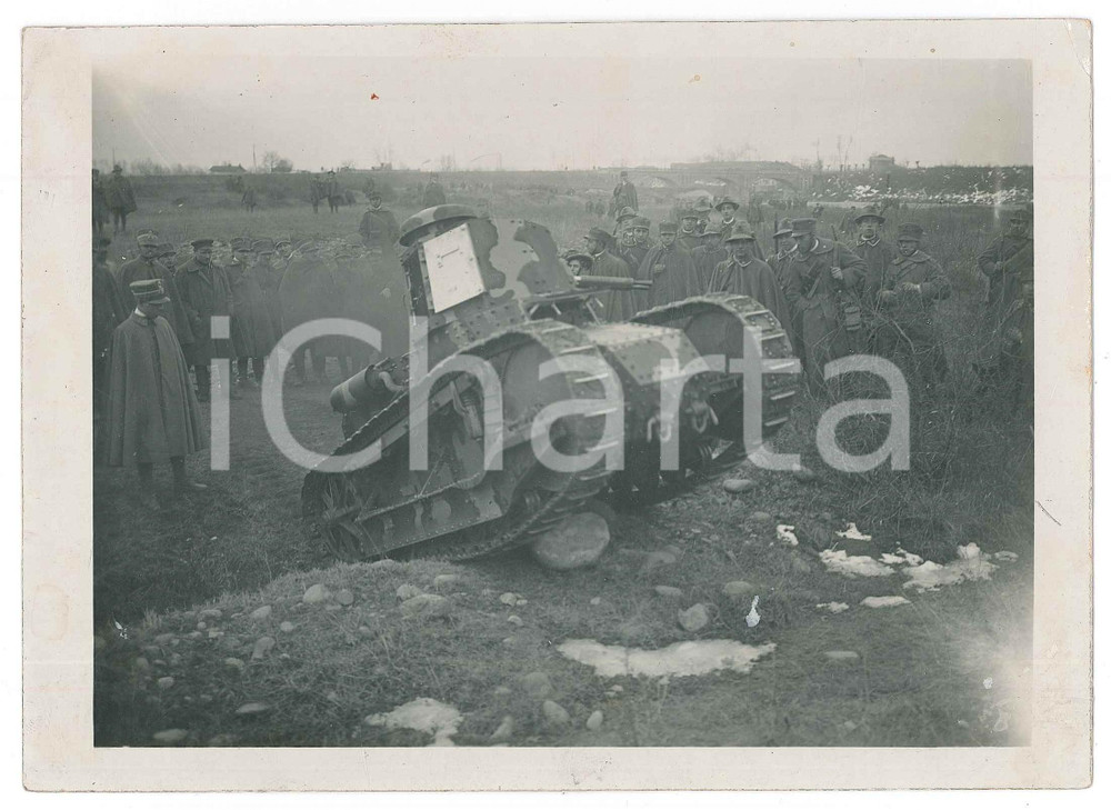 Fotografia d epoca originale 1925 ca Area di TORINO  REGIO ESERCITO  Esercitazioni con carro armato Foto 1