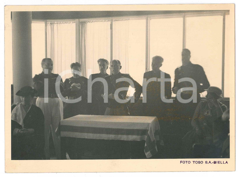 Fotografia d epoca originale 1935 ca Area di BIELLA  MVSN  Discorso di un gerarca a un evento Foto 1