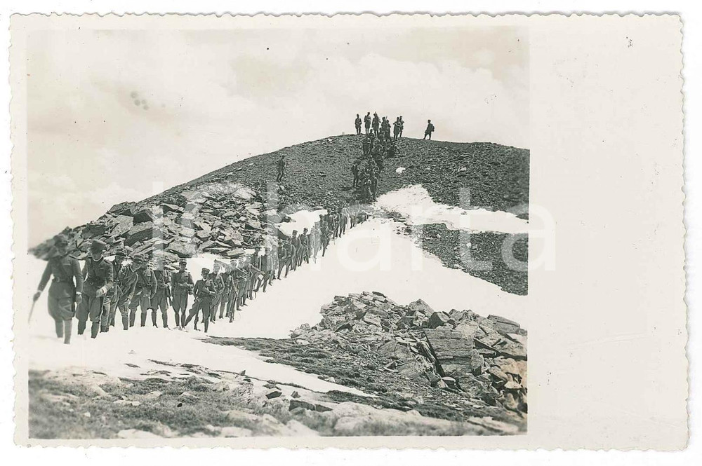 Fotografia d epoca originale 1930 ca REGIO ESERCITO Battaglione su una vetta innevata  Foto 14x9 cm 1