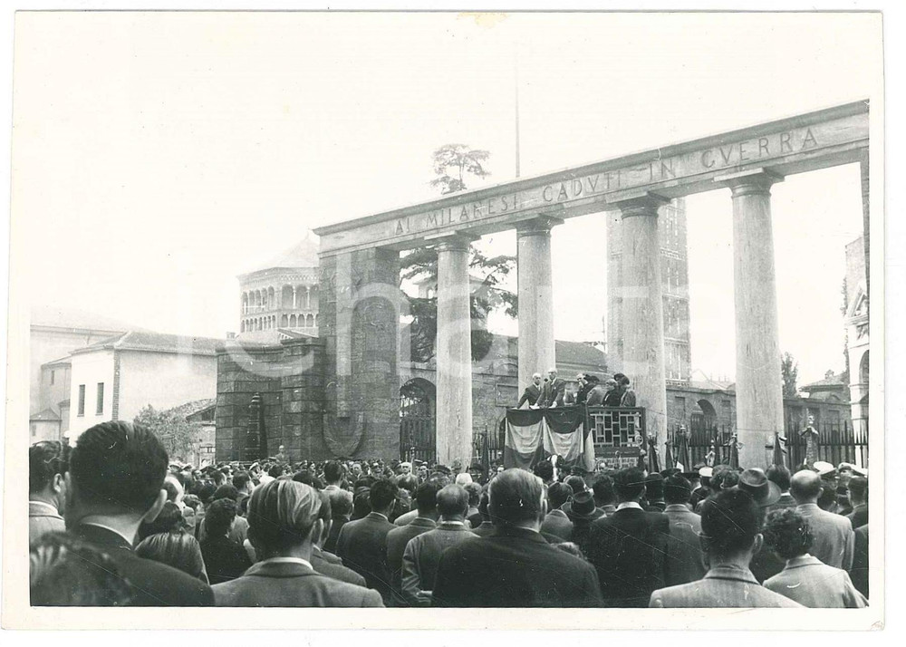 Fotografia d epoca originale 1953 MILANO Tempio della Vittoria  Celebrazioni del IV Novembre Foto 15x11 1