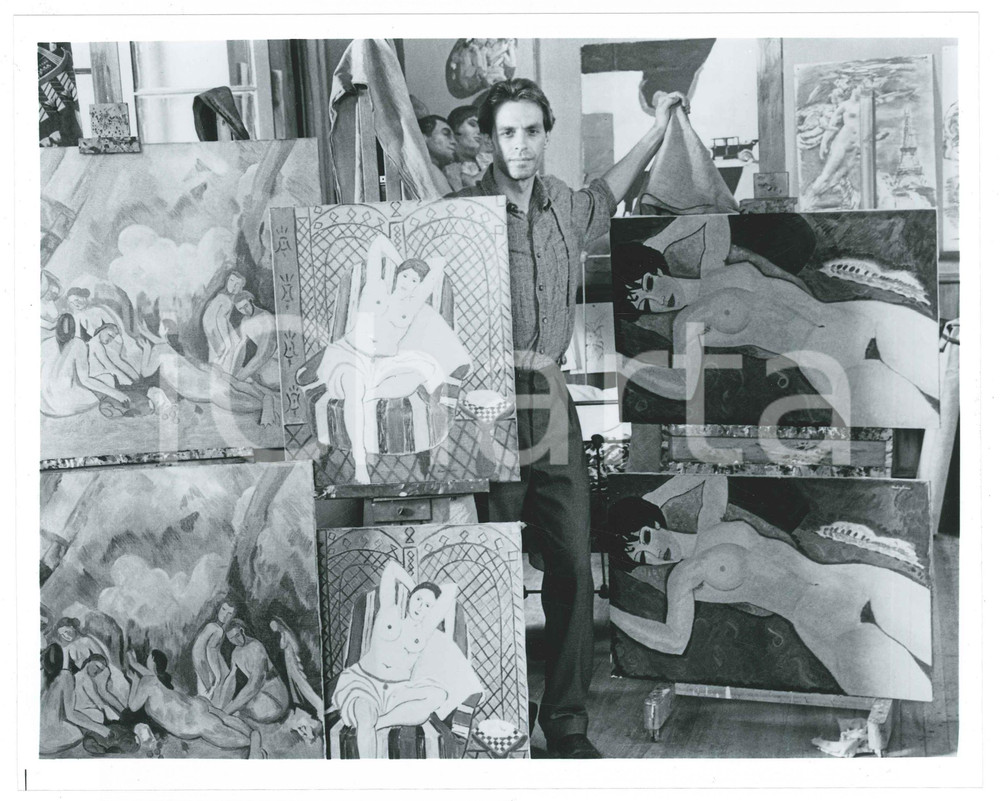 Materiale cinematografico d’epoca 1988 CINEMA  THE MODERNS Keith CARRADINE con quadri di MODIGLIANI Foto 25x20 cm 1