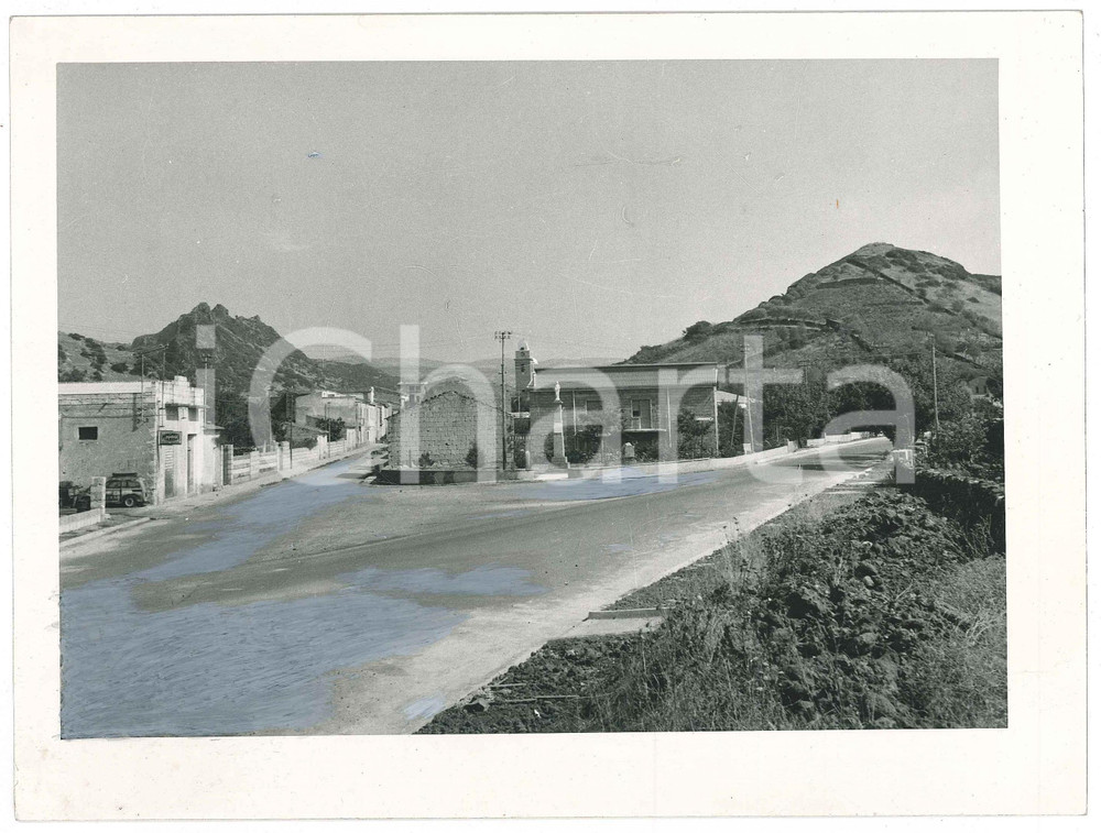 Fotografia d epoca originale 1965 ca SARDEGNA ITTIREDDU  Ingresso del paese  Foto 24x18 cm 1