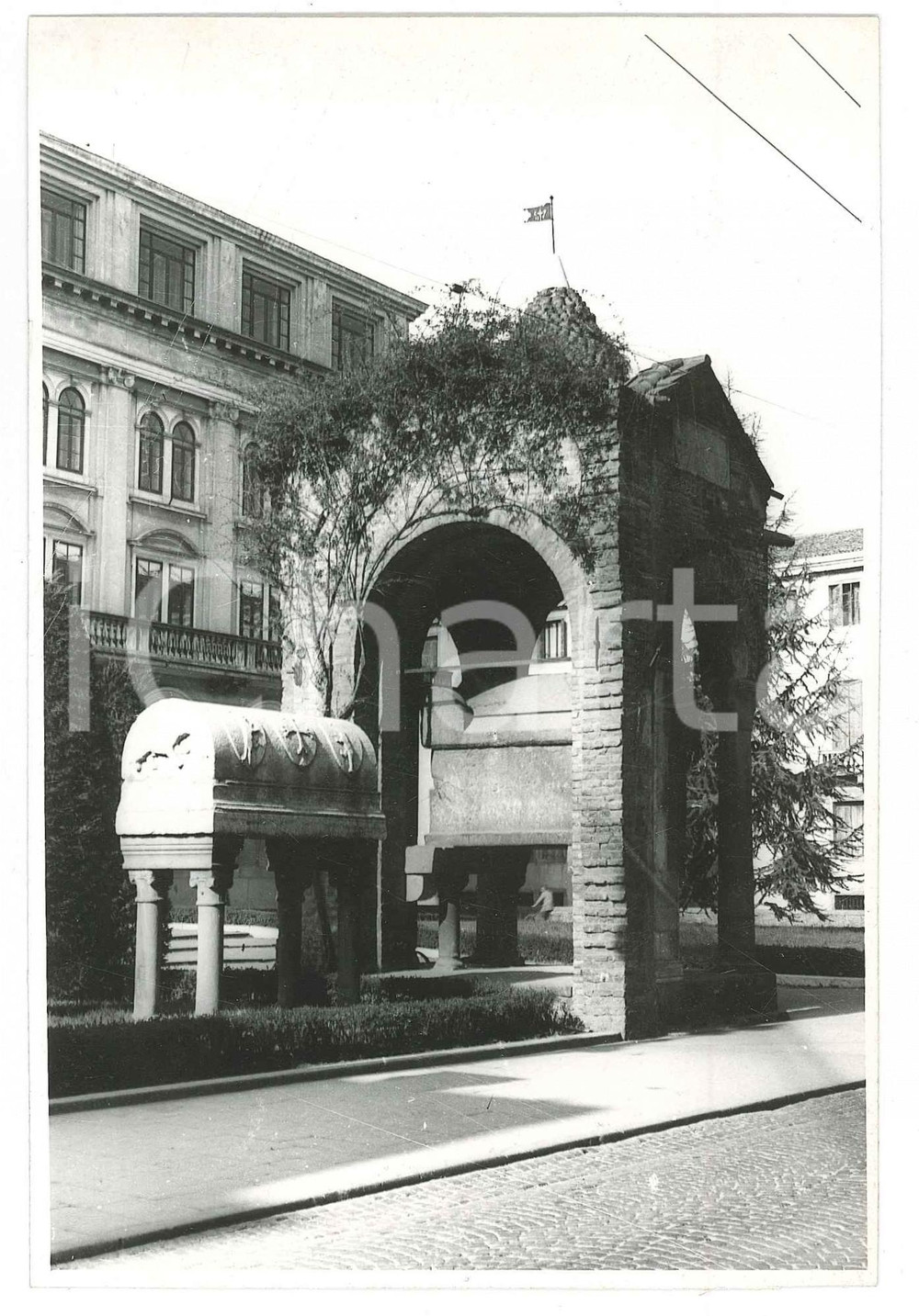Fotografia d epoca originale 1970 ca PADOVA  Tomba di Antenore  Fotografia 15x10 cm 1