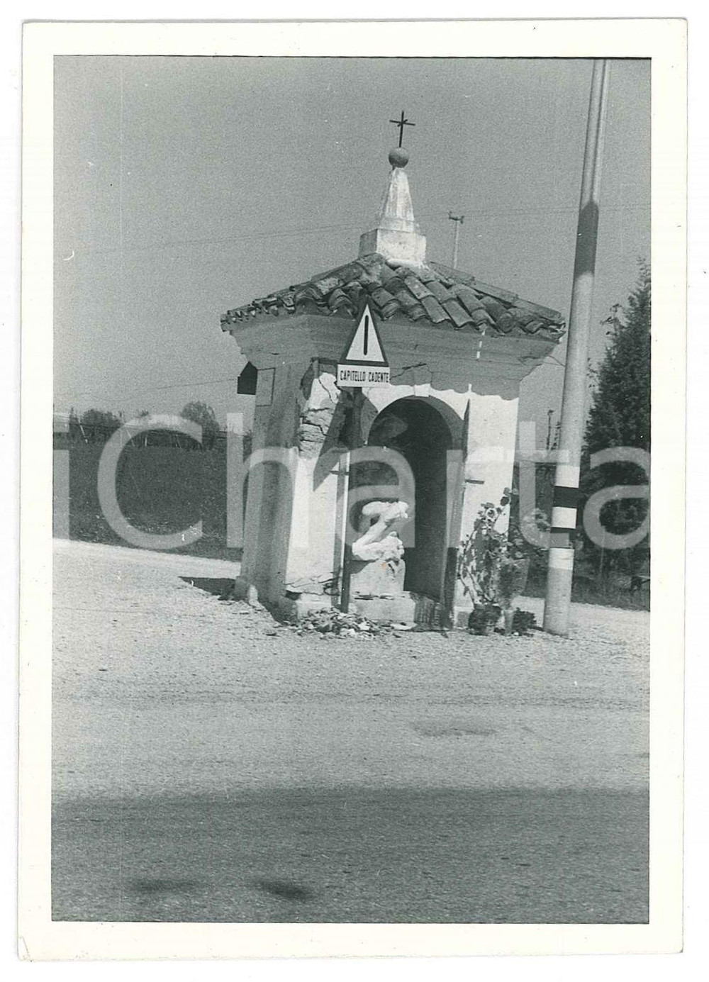 Fotografia d epoca originale 1970 ca FIUMICELLO CAMPODARSEGO Capitello Madonna della Pietà pre restauro Foto 1