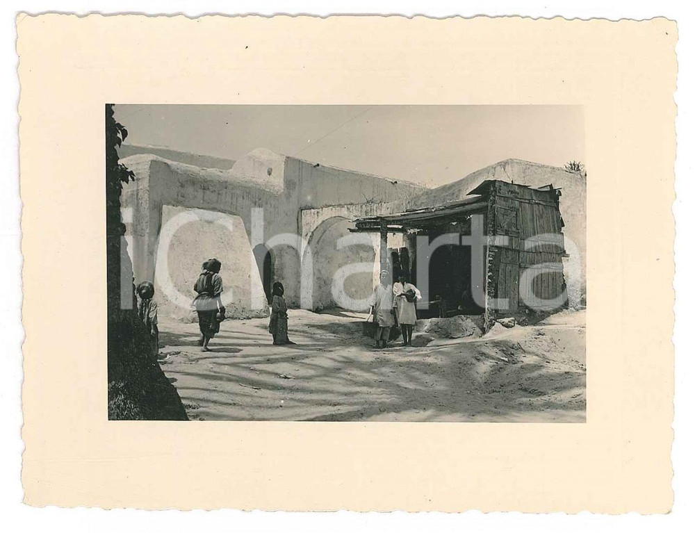 Fotografia d epoca originale 1935 ca COSTUMI TRIPOLI LIBIA ITALIANA Capanna  Foto MUZI animata 11x9 cm 1