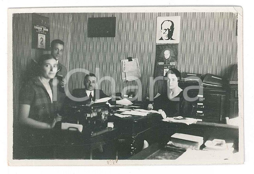 Fotografia d epoca originale 1935 ca MILANO COSTUME Interno di ufficio Fotografia 8x6 cm 1