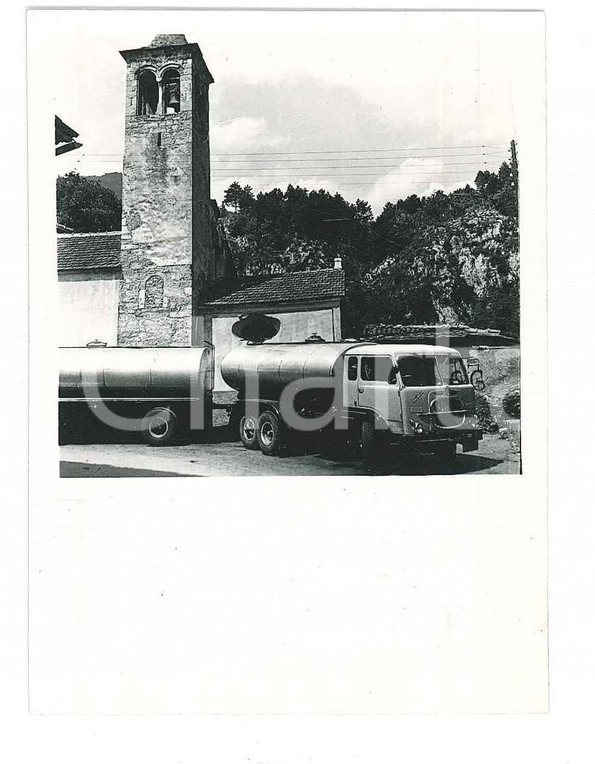 Fotografia d epoca originale 1970 ca CIVIDATE CAMUNO Chiesa SANTA MARIA AL PONTE  Posteggio Foto SCHENA 1