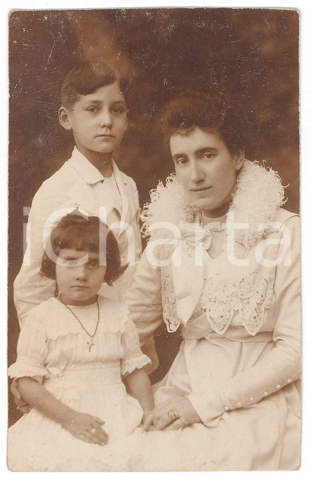 Fotografia d epoca originale 1919 DUSZNIKIZDROJ / BAD REINERZ PL Madre con i due figli Foto 9x12 cm 1