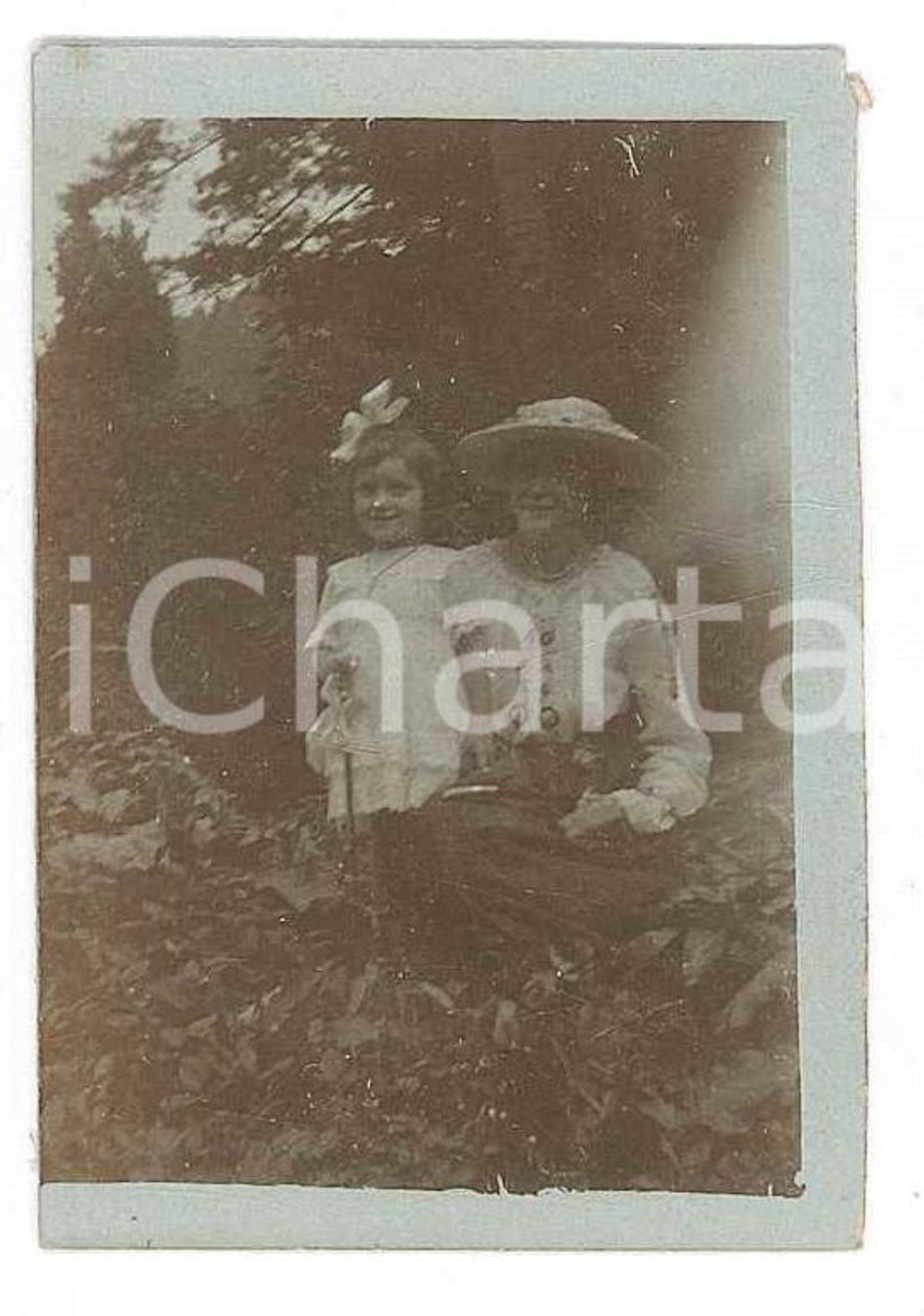 Fotografia d epoca originale 1919 DUSZNIKIZDROJ / BAD REINERZ PL Madre e figlia nel bosco Foto 4x6 cm 1